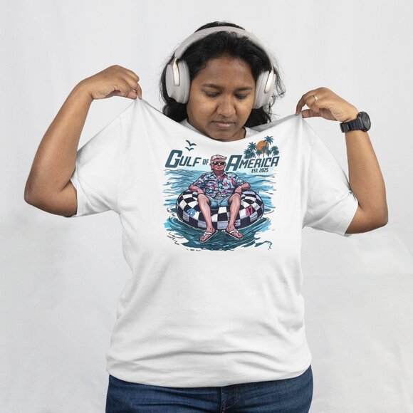 Gulf Of America Retro Vibes T-shirt Trump on an inner tube - Picture 2 of 5